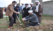 کاشت نهال در آستانه هفته منابع طبیعی در حوزه علمیه سفیران هدایت ساری