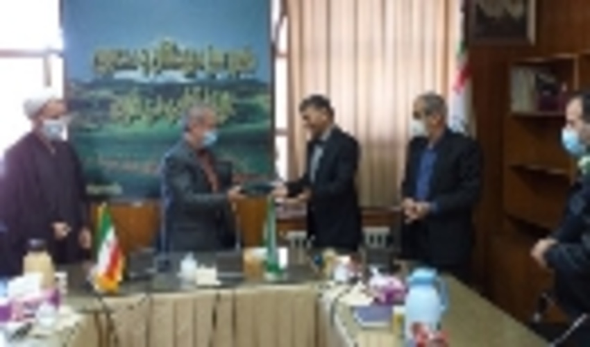 سرپرست اداره کل منابع طبیعی و آبخیزداری مازندران- ساری از زحمات و خدمات سرهنگ خورشیدی در طول مدت خدمت تجلیل کرد.