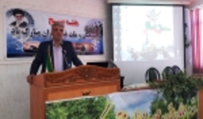 نشست صمیمی و جلسه پرسش و پاسخ موسوی تاکامی مدیرکل منابع طبیعی و آبخیزداری مازندران-ساری با کارکنان به مناسبت هفته و حدت و بسیج