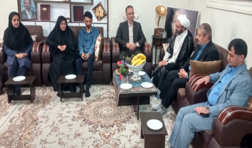 دیدار با خانواده همکار جانباز مرحوم رمضان بهاری به مناسبت گرامیداشت هفته دفاع مقدس