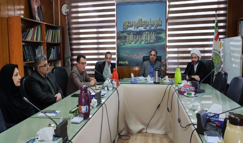 دیدار و گفتگوی صمیمانه مشاور و مسئول  پیگیری امور ایثارگران سازمان منابع طبیعی و آبخیزداری کشور با تعدادی از کارکنان شاهد اداره کل منابع طبیعی و آبخیز