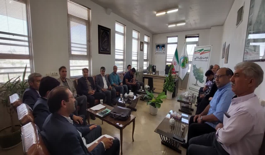 توقیف نیسان حامل چوب قاچاق در آمل 