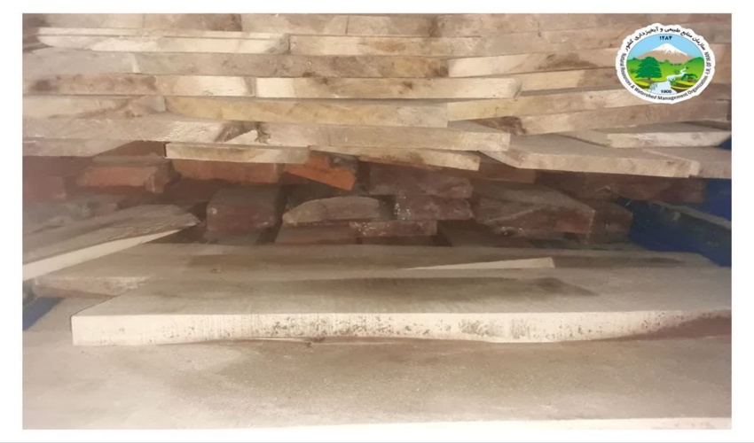 توقیف نیسان حامل چوب جنگلی قاچاق در بائیجان آمل